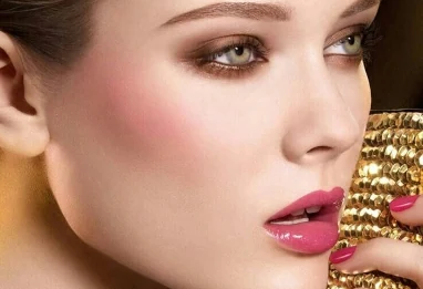 Maquillage de soirée chic et raffiné