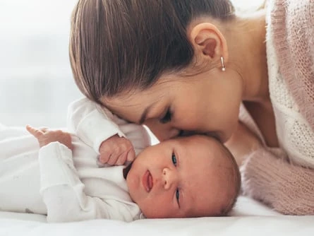 L’odeur des bébés agirait comme une drogue sur les mères L’odeur des bébés agirait comme une drogue sur les mères