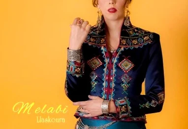 Un karakou aux accents kabyles : l’élégance d’un métissage audacieux