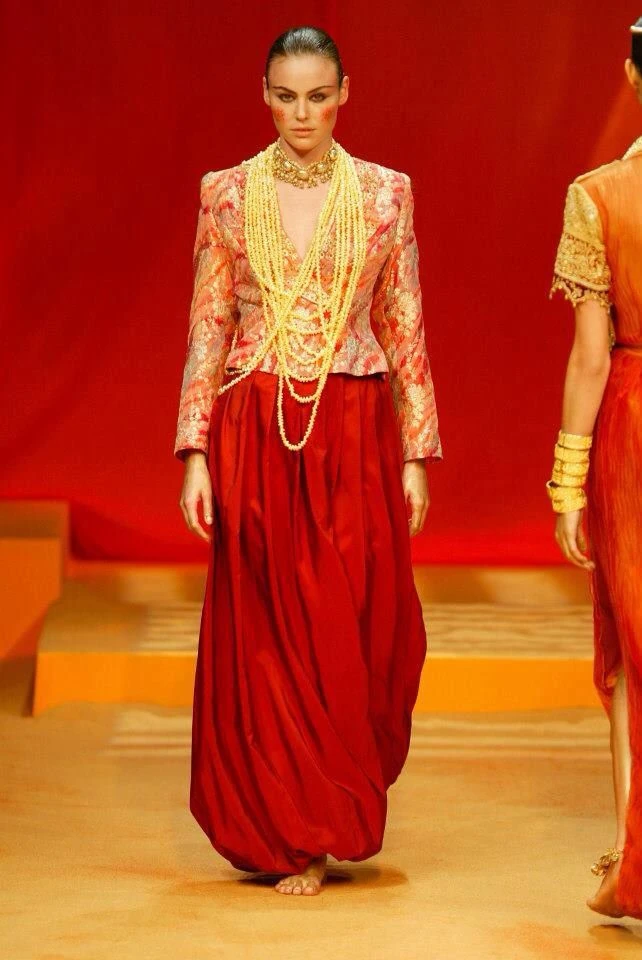 Yasmina Chelali : L'Éclat de la Haute-Couture Algérienne à Paris (2003)
