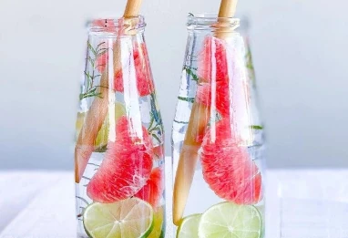 Eaux aromatisées maison : 8 recettes fraîches pour s’hydrater avec gourmandise cet été