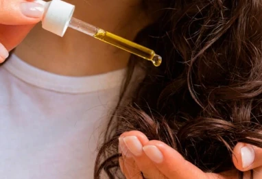 Nigelle, argan, ricin ou figue de barbarie : laquelle est l'huile de tes cheveux ?