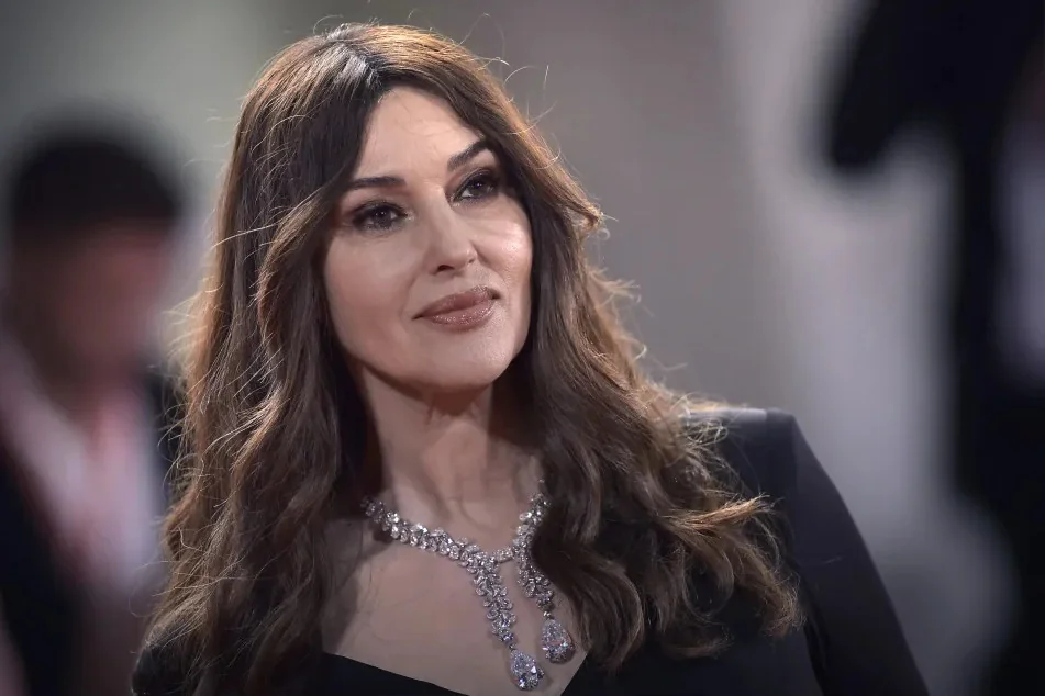 maquillage-peau-mature-astuces-anti-rides-pour-un-teint-lumineux-apres-40-ans