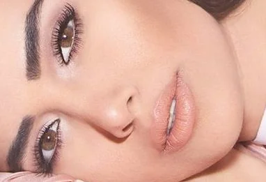 Maquiller les yeux marron : les couleurs et astuces incontournables