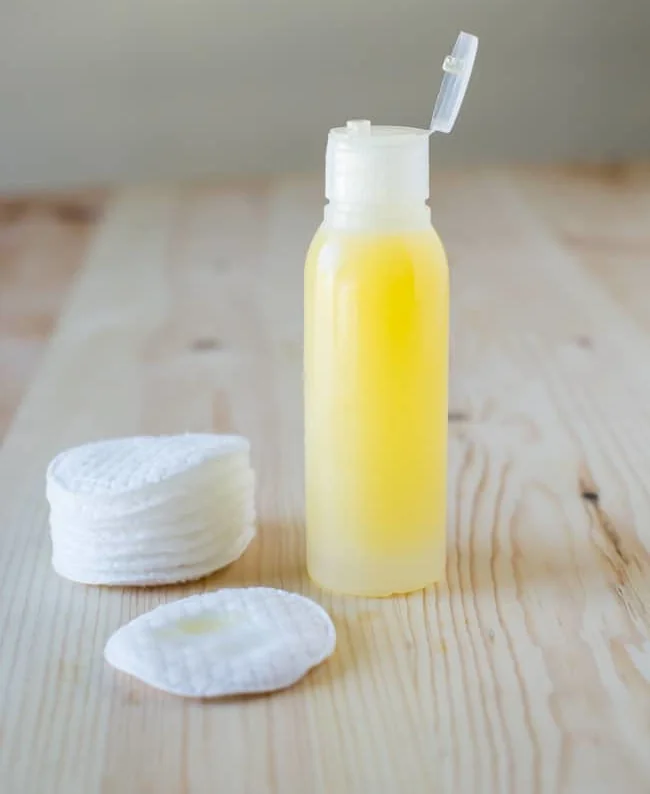 recettes-demaquillant-naturel-eau-tonique-maison