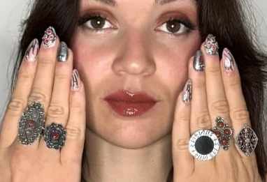 Manucure Accessoire : Quand l'Héritage Kabyle se Porte Jusqu'au Bout des Doigts