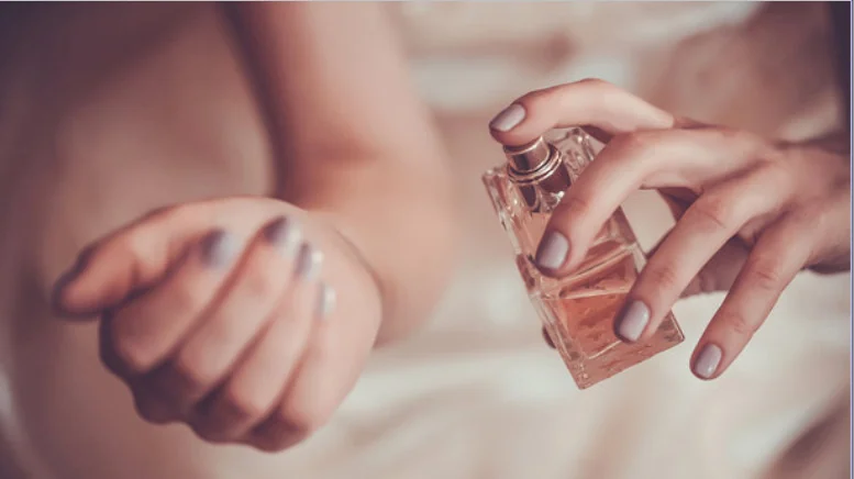 le-parfum-et-la-femme-quand-l-invisible-devient-signature