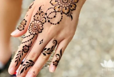 Henné : le guide ultime pour sublimer vos mains comme une mariée