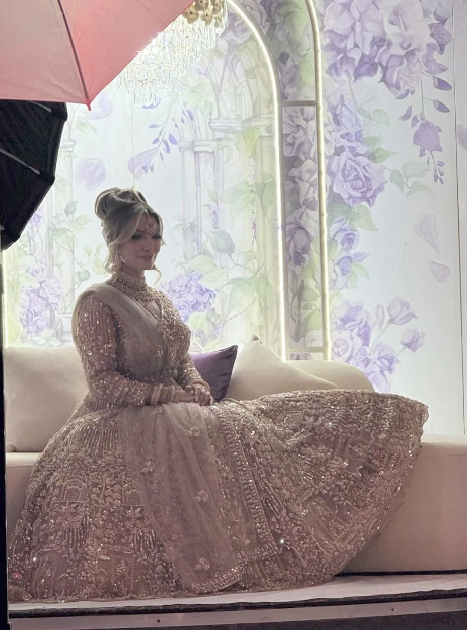 Version mariée indienne mariage-lilyane-berkoune-yacine-zahi-lehenga