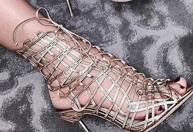 Comment bien choisir sa chaussure de soirée en 2025 ?