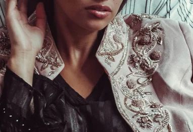 Eddine Belmahdi : quand le karakou devient manifeste artistique