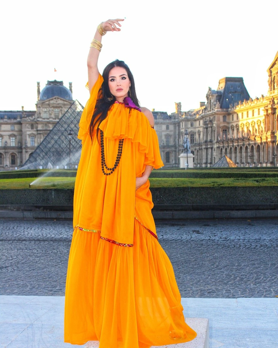 fouad-guerfi-couturier-des-aures-aux-podiums-du-monde-robe-chaouia-orange