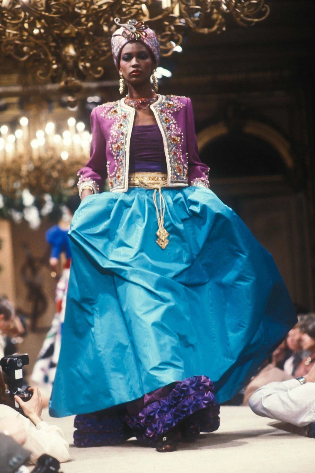 yves-saint-laurent-algerie-exil-creatif-haute-couture-karakou2