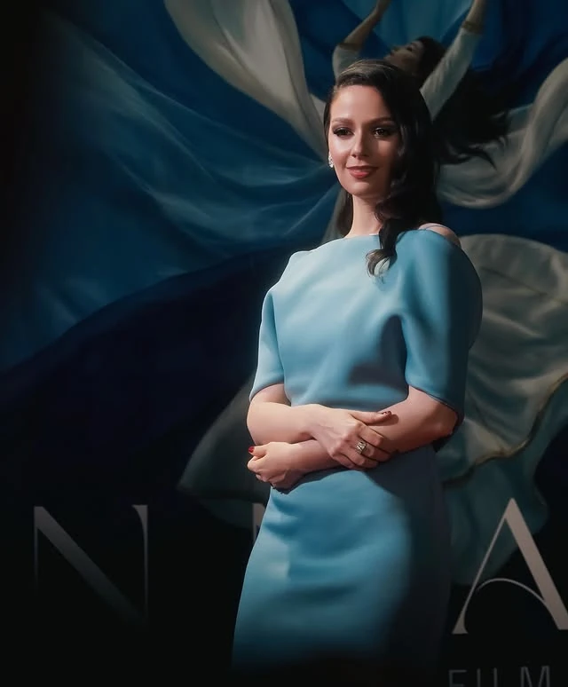 Chahrazad Kracheni : bleu ciel à Annaba, noir sculptural à Batna, deux looks qui font d'elle un nouveau souffle des tapis rouges algériens