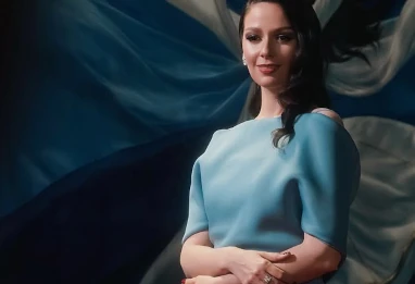 Chahrazad Kracheni : bleu ciel à Annaba, noir sculptural à Batna, deux looks qui font d'elle un nouveau souffle des tapis rouges algériens
