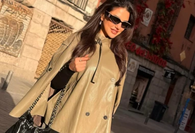 Ce manteau-cape porté par Dorra Zarrouk à Madrid est la pièce qu'on cherche toutes ce printemps