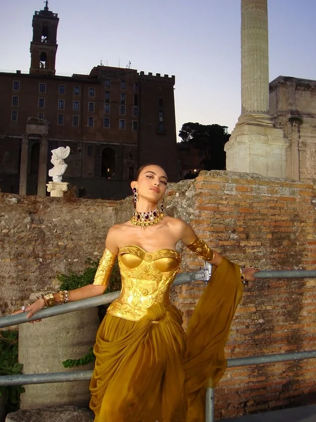 amira-al-zuhair-porte-une-robe-couture-dolcegabbana2025