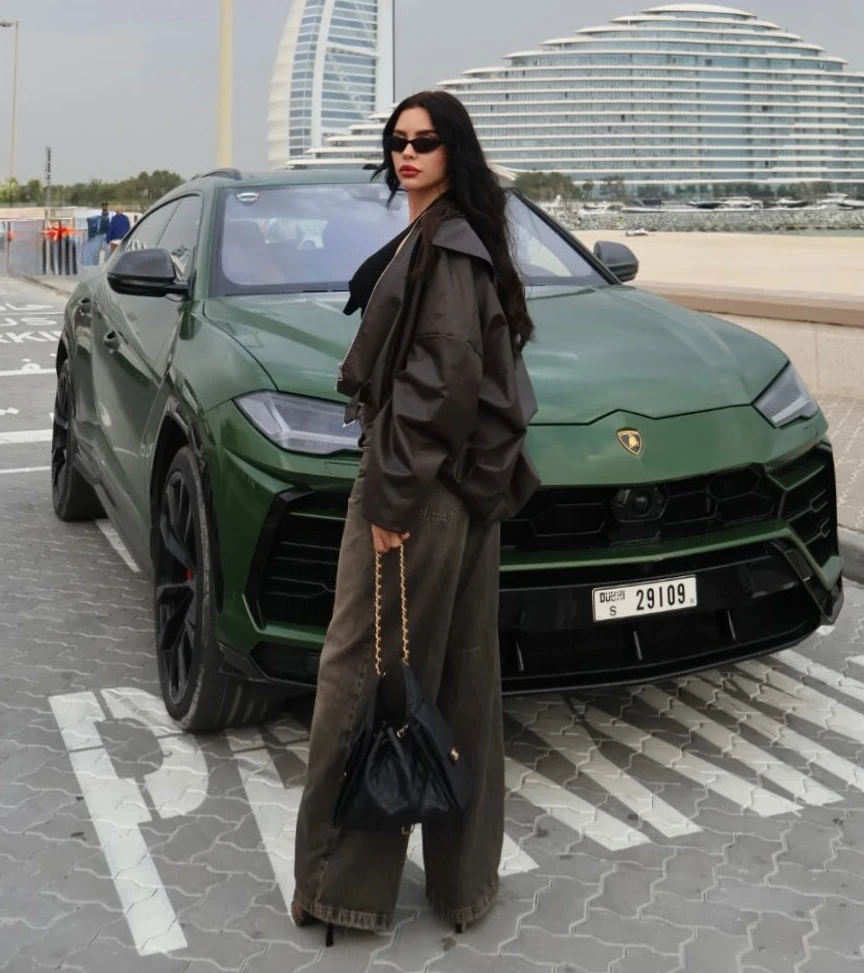 farah-razem-look-over-size