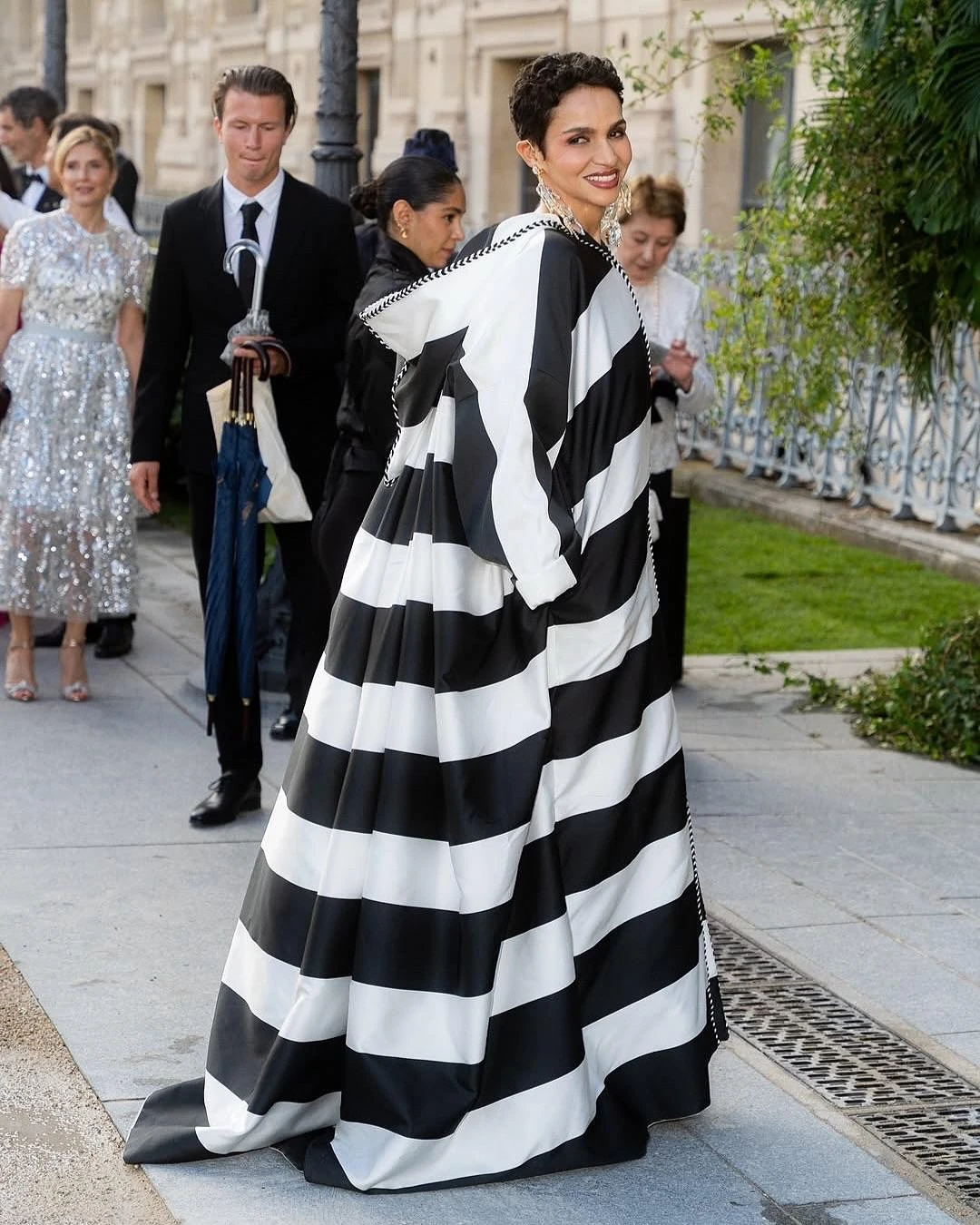 farida-khelfa-djellaba-giambattista-valli-bal-ete-2025