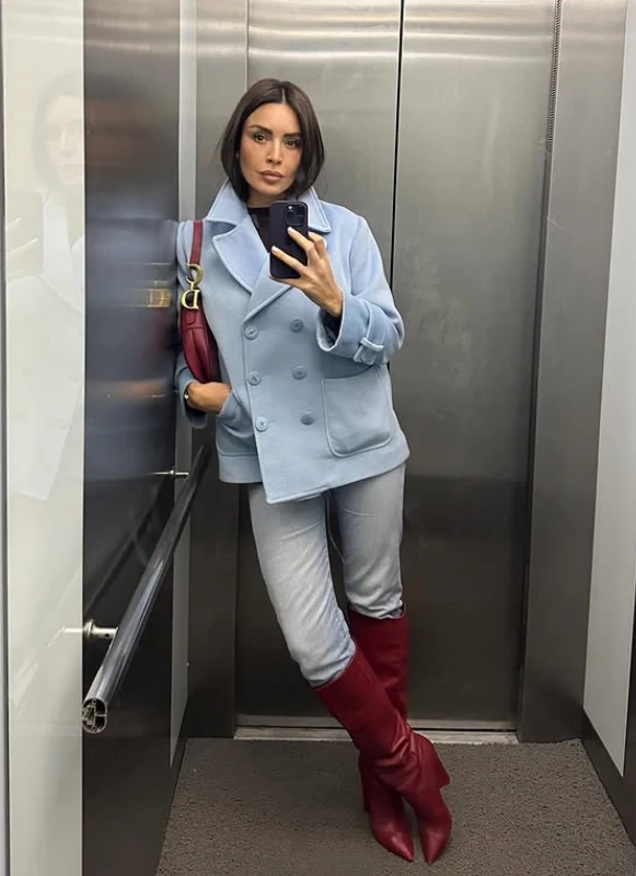 look-du-jour-amel-bouchoucha-bleu-pastel-bordeaux-dior