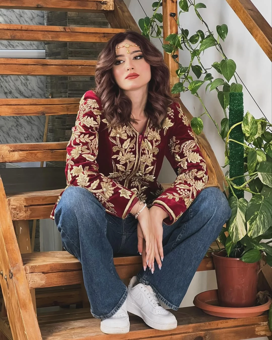 look-du-jour-karakou-jean-baskets-yousraa-belatoui