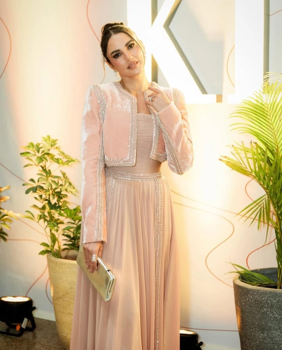 Dorra Zarrouk en karakou à Oran pour le Festival du film arabe : focus mode sur une signature très suivie dora-zarouk-rami-kadi