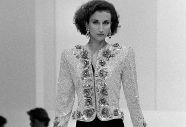 Valentino Garavani : L’Adieu à l’Empereur du Velours et des Broderies Impériales