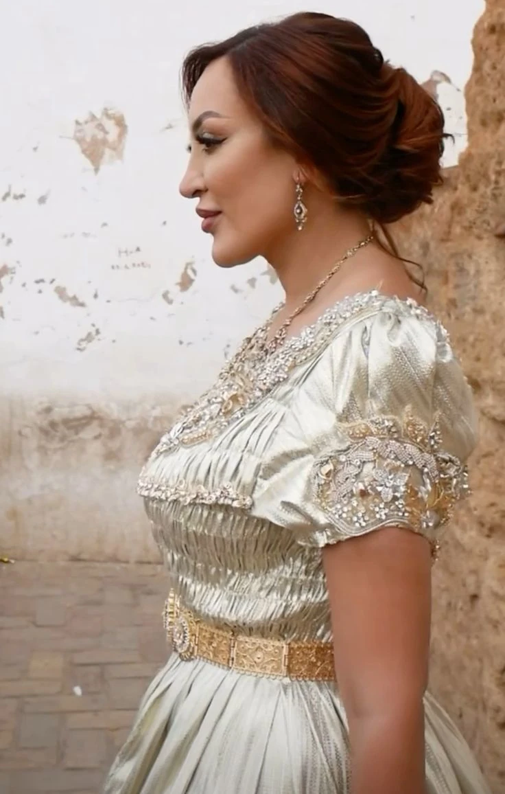 blouza-piece-maitresse-ouest-algerien-portee-2026