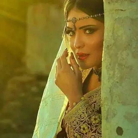 diademe-khit-errouh-algerien-en-or-massif-19-rosaces-ciselees-pendeloques-zerraref-serties-pierres-precieuses