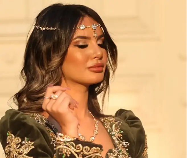 diademe-khit-errouh-algerien-en-or-massif-19-rosaces-ciselees-pendeloques-zerraref-serties-pierres-precieuses2