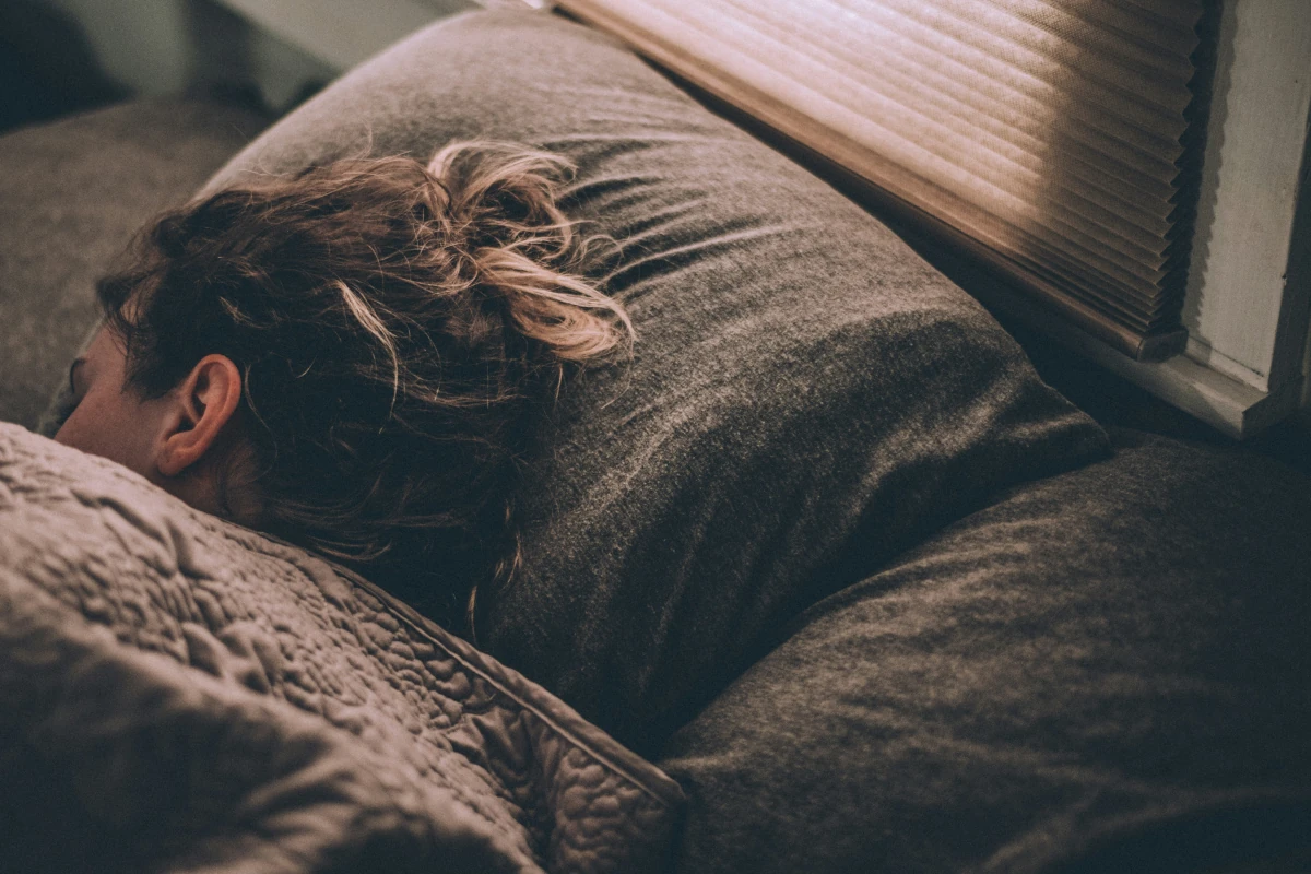Sommeil : pourquoi les femmes ont (vraiment) besoin de plus de repos que les hommes