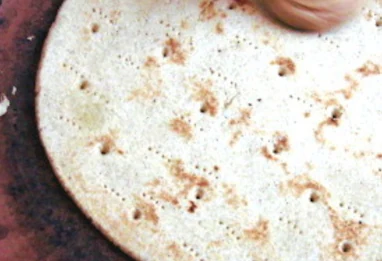 Kesra traditionnelle : galette de pain à la semoule et à l'huile