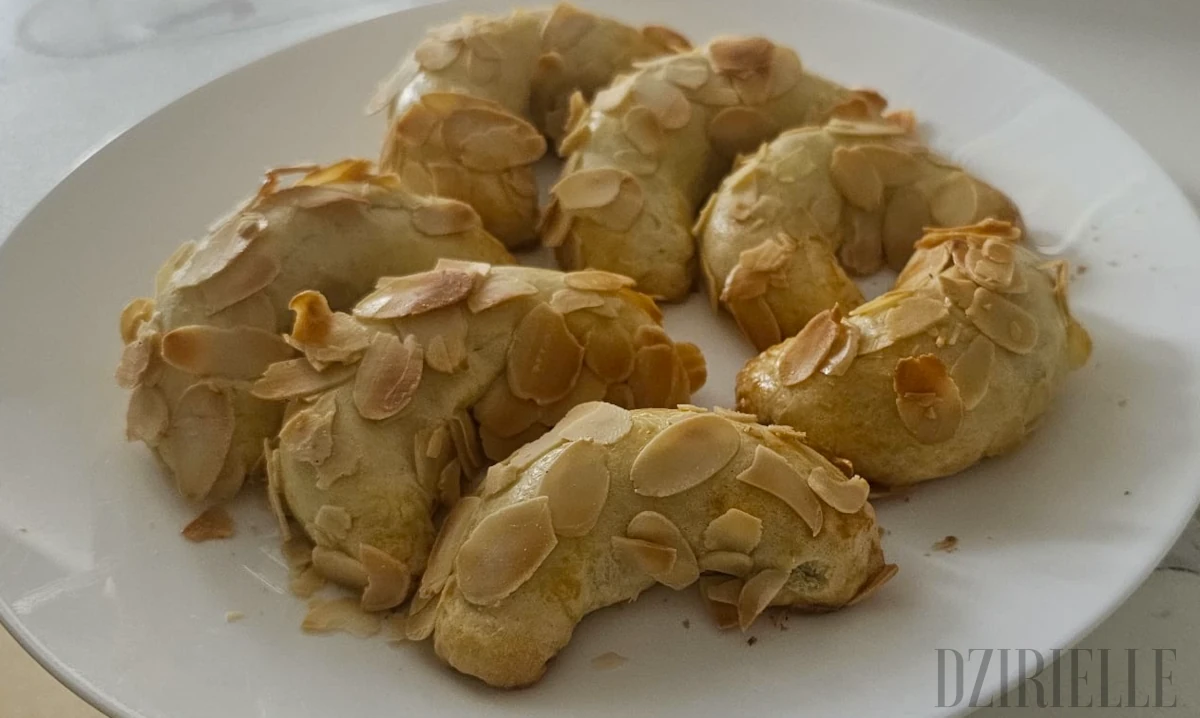 Tcharek el Arian : Le croissant algérien aux amandes