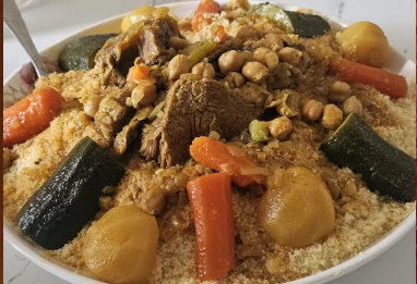 Couscous de Tlemcen traditionnel à l'agneau et légumes