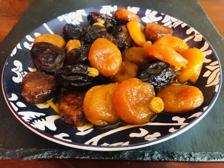 Lham Lahlou aux pruneaux, abricots et raisins secs