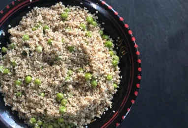 Mesfouf bel djelben (couscous aux petits pois)