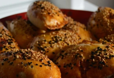 Cocas à la viande et poivrons  