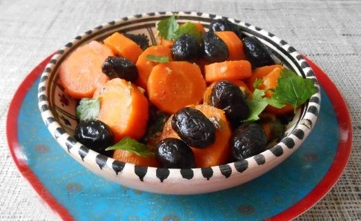 Salade de carottes aux olives noires et au persil