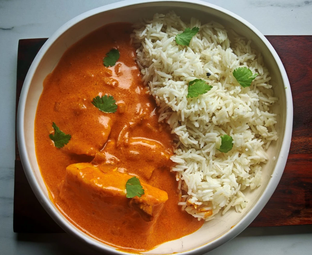 Curry de cabillaud à la crème de coco et tomates séchées