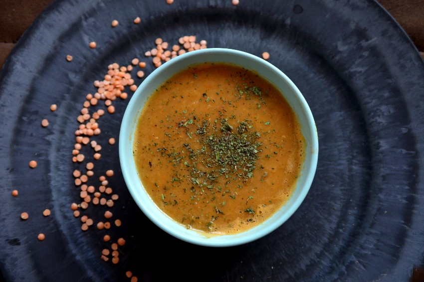 Mercimek çorbasi : soupe aux lentilles corail turque
