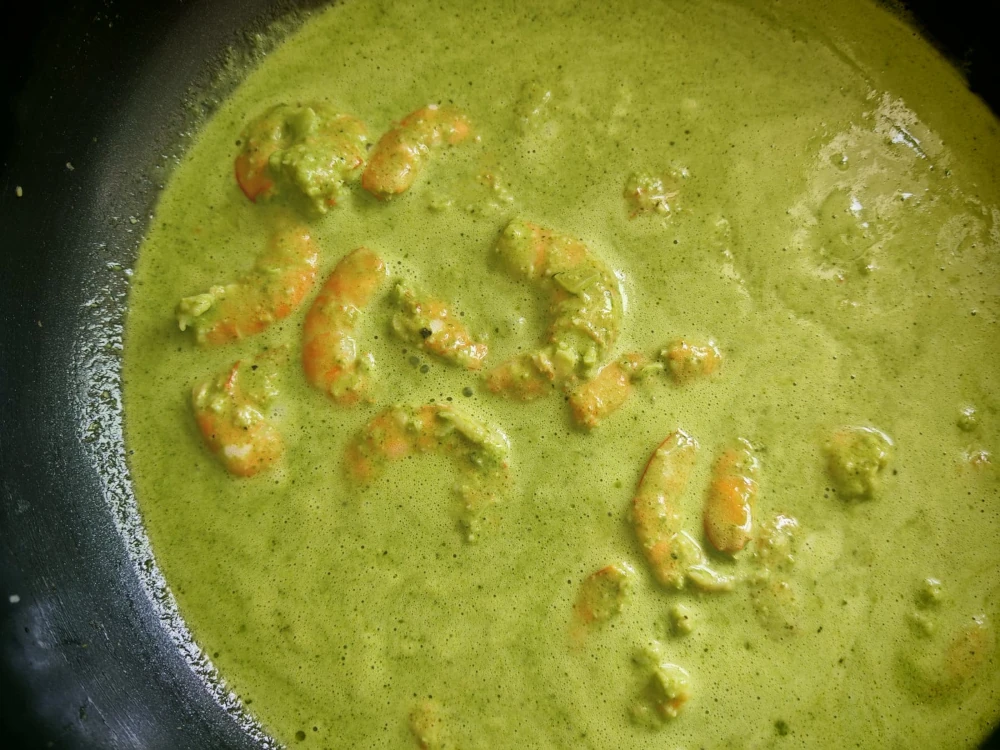 Ingrédients pour Pâtes aux crevettes et pesto aux épinards