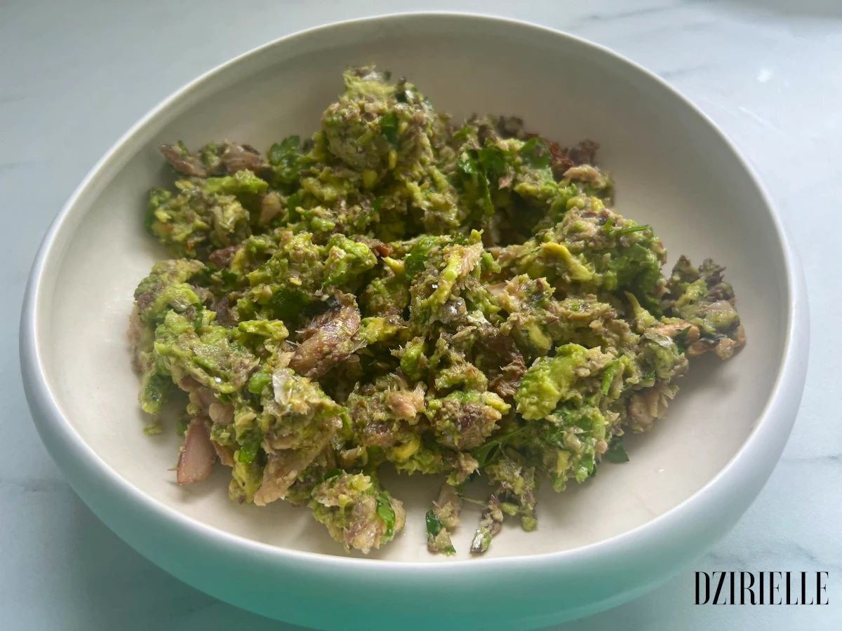 Tartinade avocat, sardines et tomates séchées