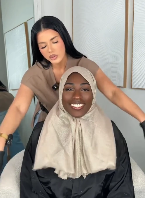 Cilia Ghass : Un soin complet… sur un hijab