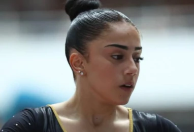 Djenna Laroui : Le sacre de la résilience, de l'ombre de Paris à la lumière d'Alger