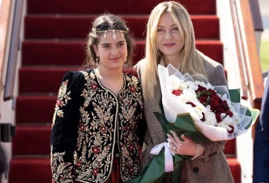Diplomatie et velours : Quand le karakou algérois accueille Giorgia Meloni à Alger