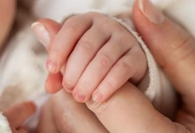 Prolongation du congé maternité en Algérie : une avancée sociale majeure pour les femmes