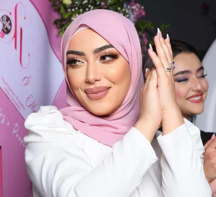 manel-hadli-chanteuse-algerienne-parcours-instagram-carriere-collaboration-marques