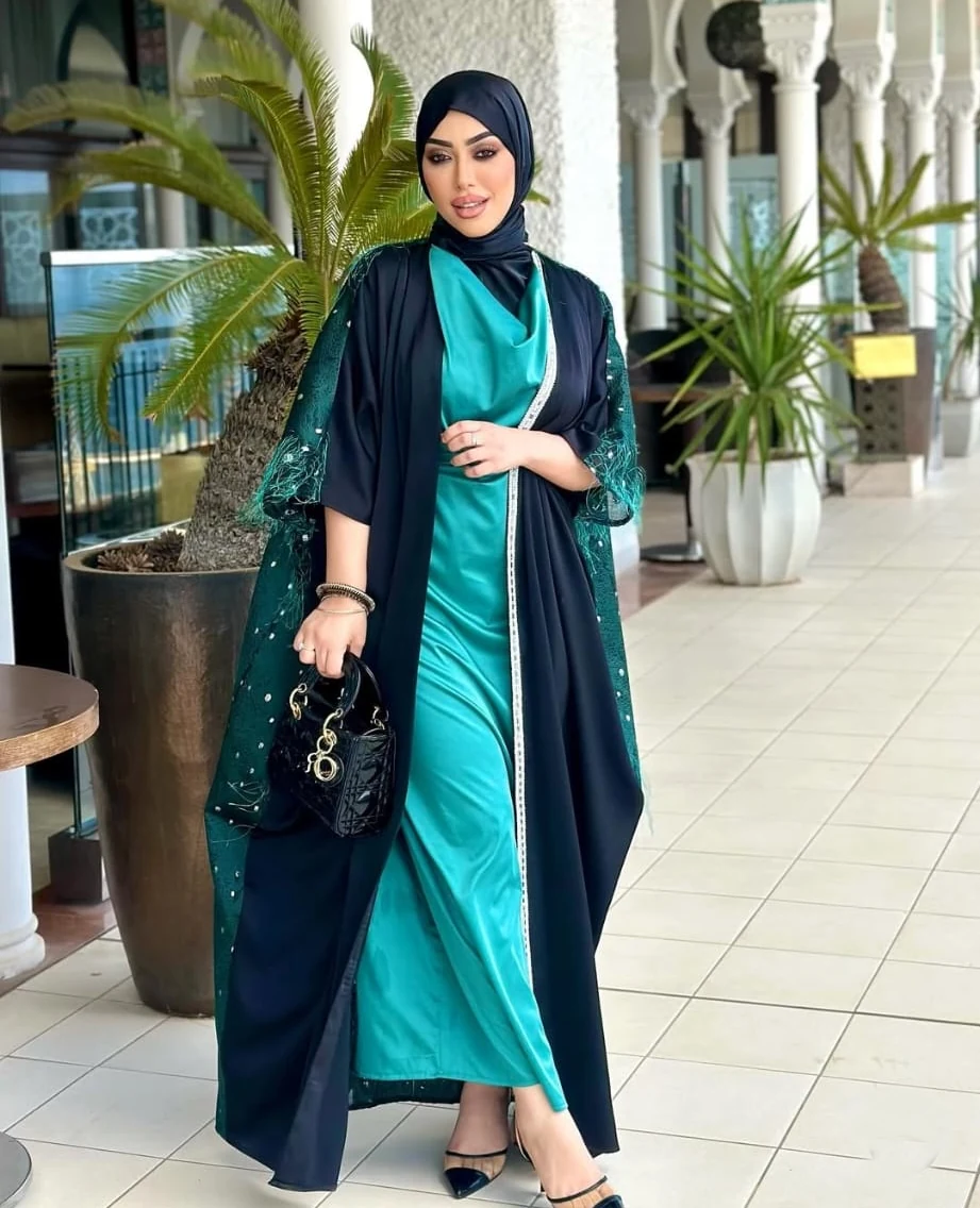 manel-hadli-chanteuse-algerienne-parcours-instagram-carriere-look-abaya