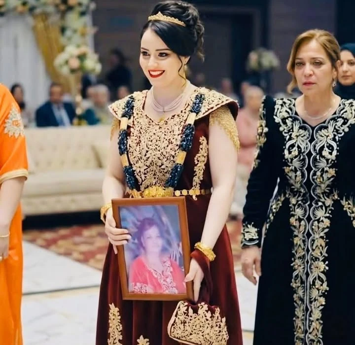 Souhila Mallem : Ce portrait qui a bouleversé son mariage (L'hommage déchirant à sa mère disparue)