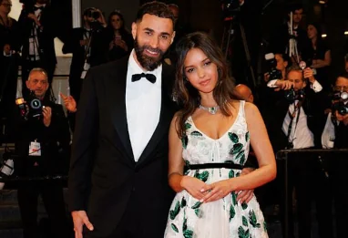 Lyna Khoudri et Karim Benzema officialisent leur complicité sur le tapis rouge